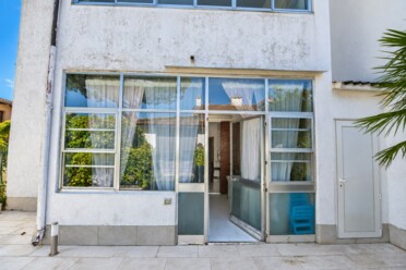 Ingresso in veranda regolarmente concessionata
